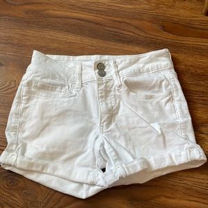 Size 0 white jean shorts!